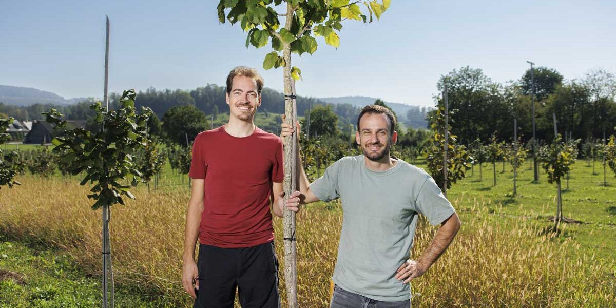 CrowdContainer_Bio-Haselnuesse_Beni_und_Stefan